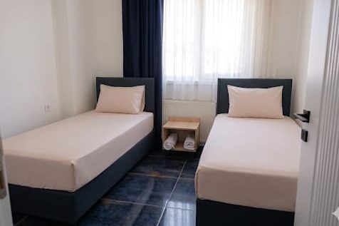 Yenimahalle ucuz pansiyon, iki tek kişilik yataklı oda